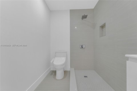 House in Hallandale Beach, Florida 3 bedrooms, 187.01 sq.m. № 2261328 - photo 20