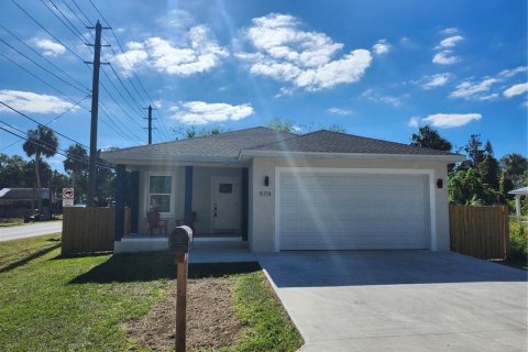House in New Port Richey, Florida 3 bedrooms, 149.02 sq.m. № 1449062 - photo 2