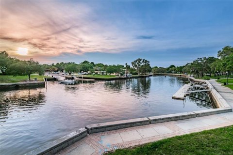House in New Port Richey, Florida 3 bedrooms, 149.02 sq.m. № 1449062 - photo 28