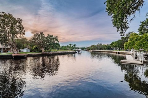House in New Port Richey, Florida 3 bedrooms, 149.02 sq.m. № 1449062 - photo 27