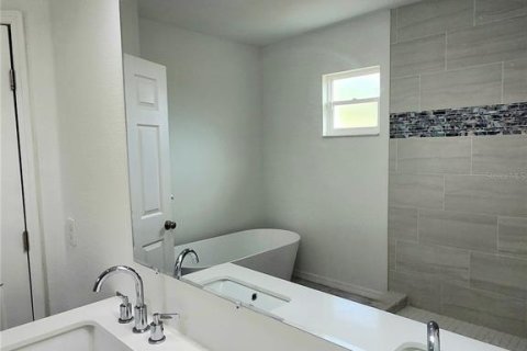House in New Port Richey, Florida 3 bedrooms, 149.02 sq.m. № 1449062 - photo 15