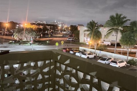 Copropriété à vendre à North Miami, Floride: 3 chambres, 110.18 m2 № 2153055 - photo 20