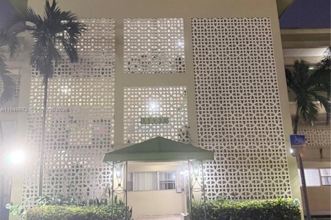 Copropriété à vendre à North Miami, Floride: 3 chambres, 110.18 m2 № 2153055 - photo 2