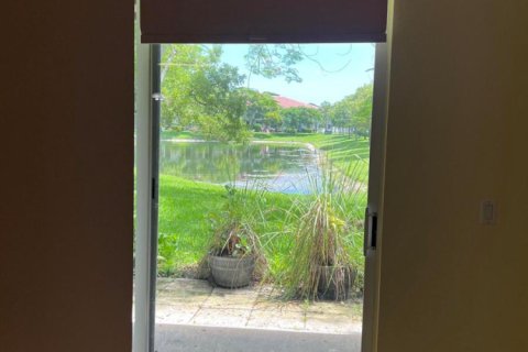 Townhouse in Riviera Beach, Florida 3 bedrooms, 139.35 sq.m. № 2191959 - photo 4
