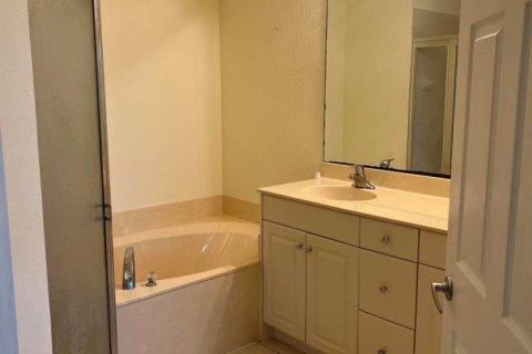 Townhouse in Riviera Beach, Florida 3 bedrooms, 139.35 sq.m. № 2191959 - photo 7
