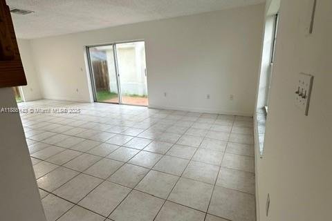 Villa ou maison à louer à Doral, Floride: 4 chambres, 183.39 m2 № 1932253 - photo 5