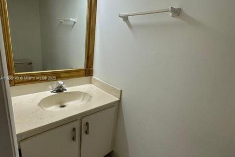 Villa ou maison à louer à Doral, Floride: 4 chambres, 183.39 m2 № 1932253 - photo 10