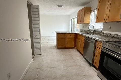 Villa ou maison à louer à Doral, Floride: 4 chambres, 183.39 m2 № 1932253 - photo 2