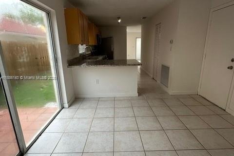 Villa ou maison à louer à Doral, Floride: 4 chambres, 183.39 m2 № 1932253 - photo 7