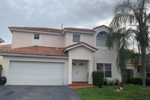 Villa ou maison à louer à Doral, Floride: 4 chambres, 183.39 m2 № 1932253 - photo 1