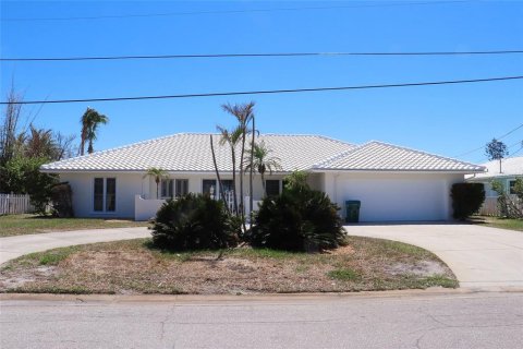 House in Holmes Beach, Florida 3 bedrooms, 205.41 sq.m. № 1574980 - photo 1