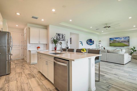 House in Port St. Lucie, Florida 3 bedrooms, 195.09 sq.m. № 1922972 - photo 5