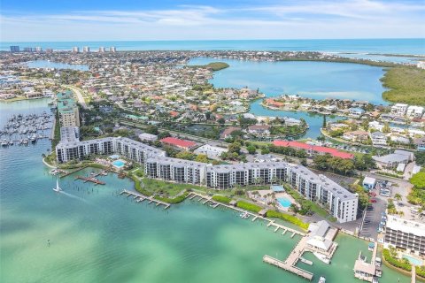 Condominio en Marco Island, Florida, 1 dormitorio  № 2093060