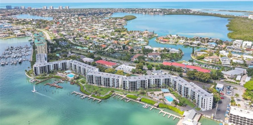 Condominio en Marco Island, Florida, 1 dormitorio № 2093060