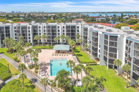 Condominio en venta en Marco Island, Florida, 1 dormitorio, 75.16 m2 № 2093060 - foto 24
