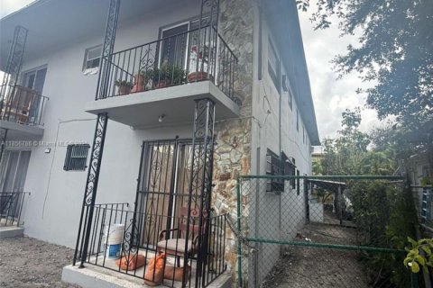 Commercial property in Miami, Florida № 1960660