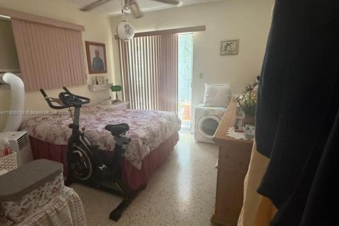 Commercial property in Miami, Florida № 1960660 - photo 9