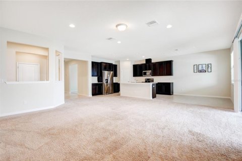 House in Winter Garden, Florida 4 bedrooms, 228.91 sq.m. № 1840452 - photo 11