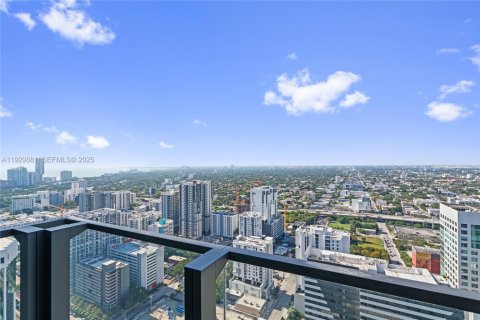 Снять в аренду кондоминиум в Майами, Флорида 1 спальня, 82.22м2, № 1988506 - фото 18