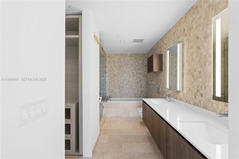 Снять в аренду кондоминиум в Майами, Флорида 1 спальня, 82.22м2, № 1988506 - фото 12