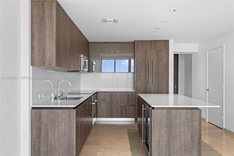 Снять в аренду кондоминиум в Майами, Флорида 1 спальня, 82.22м2, № 1988506 - фото 26