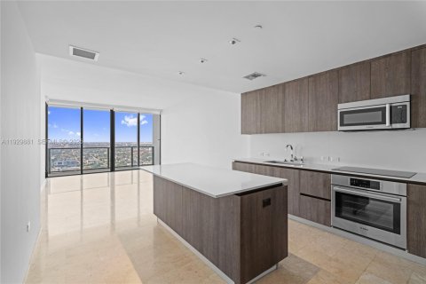 Снять в аренду кондоминиум в Майами, Флорида 1 спальня, 82.22м2, № 1988506 - фото 2