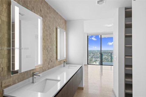 Снять в аренду кондоминиум в Майами, Флорида 1 спальня, 82.22м2, № 1988506 - фото 3