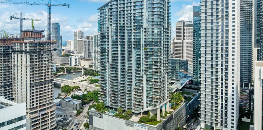 Condominio en Miami, Florida, 1 dormitorio  № 1988506