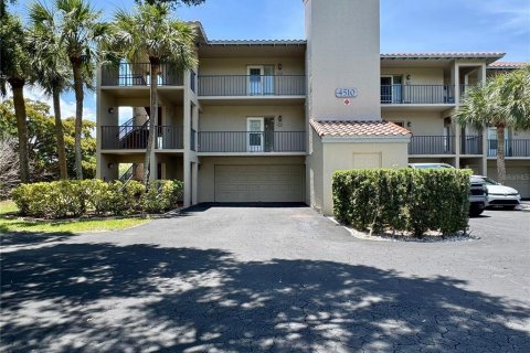 Condo in Bradenton, Florida, 2 bedrooms № 2105218 - photo 3