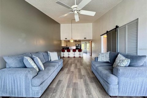 Condo in Bradenton, Florida, 2 bedrooms № 2105218 - photo 4