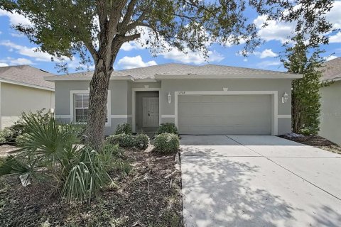House in Gibsonton, Florida 4 bedrooms, 180.04 sq.m. № 2290622