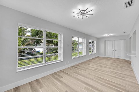 House in Margate, Florida 2 bedrooms, 106 sq.m. № 2245358 - photo 19