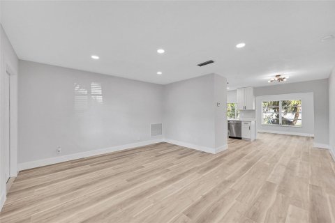 House in Margate, Florida 2 bedrooms, 106 sq.m. № 2245358 - photo 9