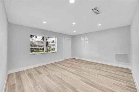 House in Margate, Florida 2 bedrooms, 106 sq.m. № 2245358 - photo 8