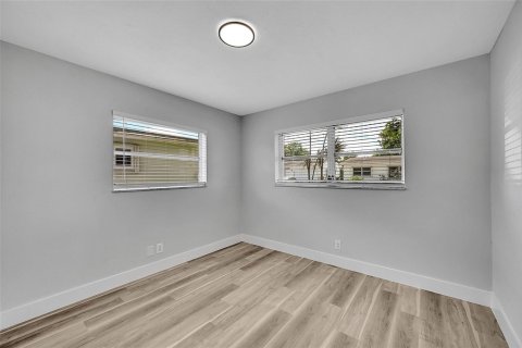 House in Margate, Florida 2 bedrooms, 106 sq.m. № 2245358 - photo 28