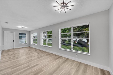 House in Margate, Florida 2 bedrooms, 106 sq.m. № 2245358 - photo 16