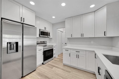 Дом в Маргит, Флорида 4 комнаты, 106м2 № 2245358
