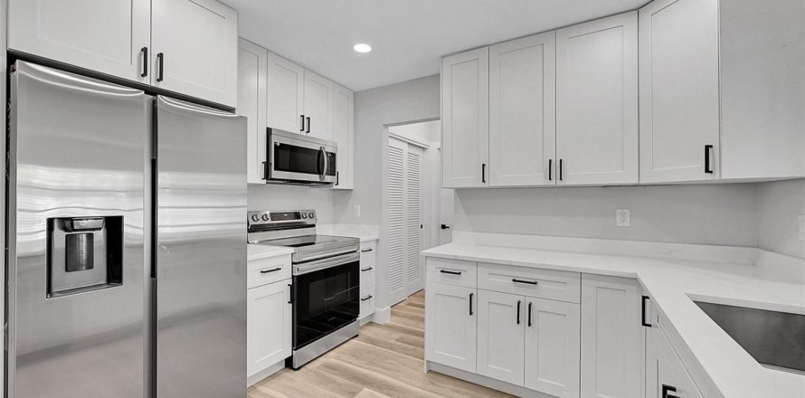 House in Margate, Florida 2 bedrooms, 106 sq.m. № 2245358