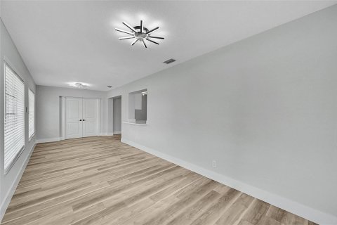 House in Margate, Florida 2 bedrooms, 106 sq.m. № 2245358 - photo 18