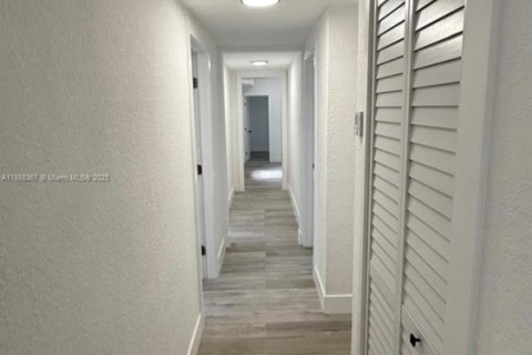 Casa en venta en North Miami, Florida, 4 dormitorios, 145.39 m2 № 1942121 - foto 23
