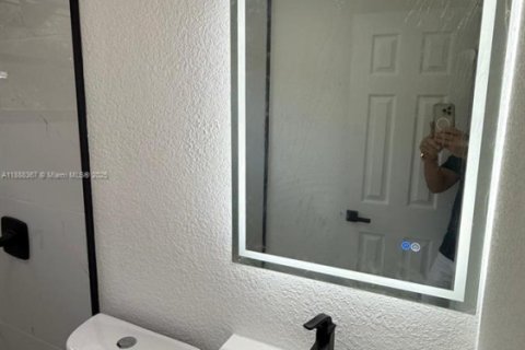 Casa en venta en North Miami, Florida, 4 dormitorios, 145.39 m2 № 1942121 - foto 28