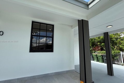 House in North Miami, Florida 4 bedrooms, 145.39 sq.m. № 1942121 - photo 3