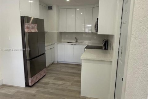 Casa en venta en North Miami, Florida, 4 dormitorios, 145.39 m2 № 1942121 - foto 22