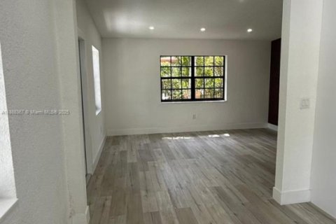 House in North Miami, Florida 4 bedrooms, 145.39 sq.m. № 1942121 - photo 13