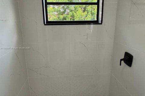 House in North Miami, Florida 4 bedrooms, 145.39 sq.m. № 1942121 - photo 29