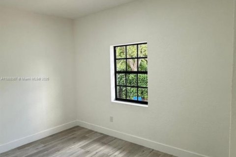 House in North Miami, Florida 4 bedrooms, 145.39 sq.m. № 1942121 - photo 25