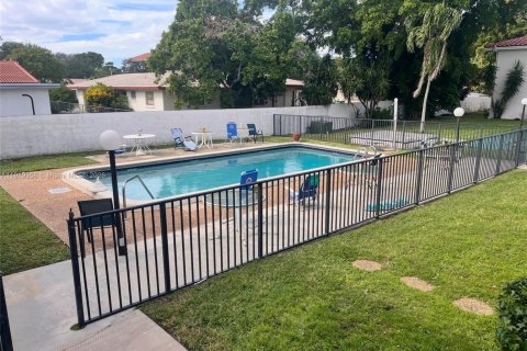 Copropriété à vendre à Coral Springs, Floride: 2 chambres, 91.97 m2 № 1975571 - photo 14