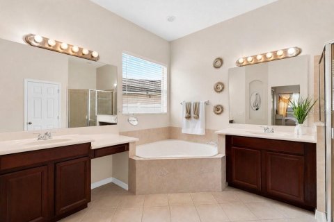 House in Ocoee, Florida 4 bedrooms, 281.59 sq.m. № 2277509 - photo 16