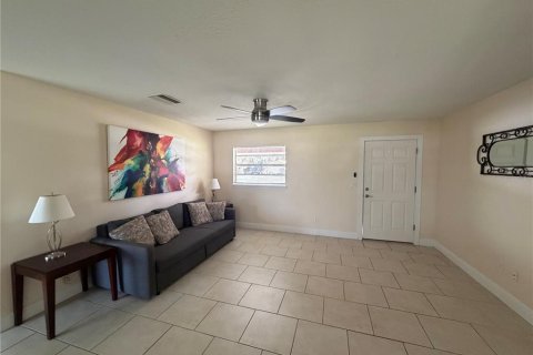 Villa ou maison à louer à Ocala, Floride: 3 chambres, 96.99 m2 № 2403455 - photo 4