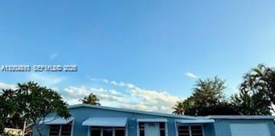 House in West Park, Florida 3 bedrooms, 118.73 sq.m. № 2068903